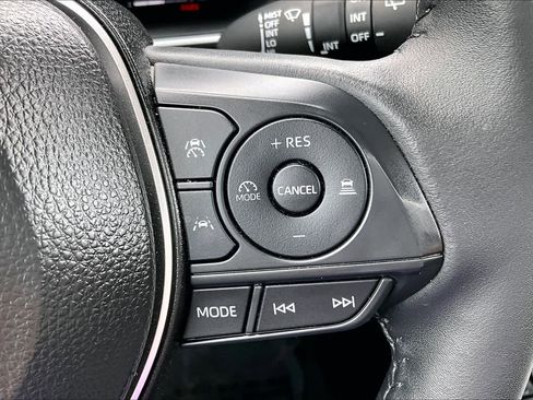 Used 2026 Toyota Corolla Cross XLE FWD image 21