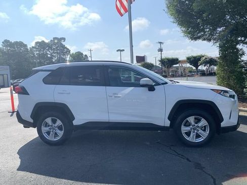 Used 2021 Toyota RAV4 XLE AWD/4WD image 9