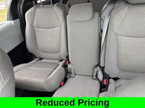 Used 2025 Toyota Sienna LE FWD image 27