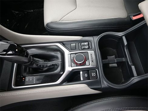 Used 2022 Subaru Forester Limited image 21