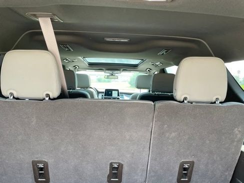 Used 2022 Chevrolet Suburban Z71 w/ Luxury Package AWD/4WD image 5
