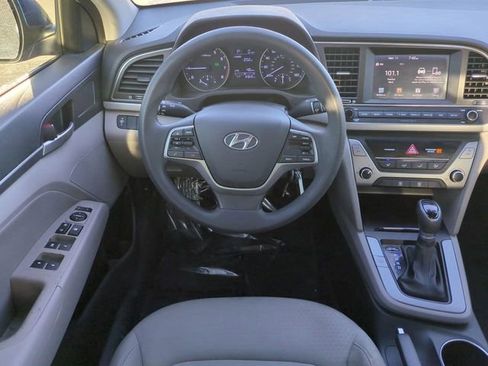Used 2017 Hyundai Elantra SE image 15