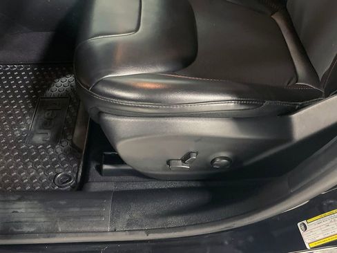 Used 2022 Jeep Cherokee Trailhawk image 21