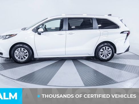 Used 2026 Toyota Sienna LE FWD image 4