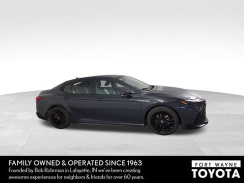 Used 2025 Toyota Camry SE FWD image 5