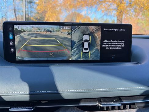 Used 2023 Genesis G80 image 9