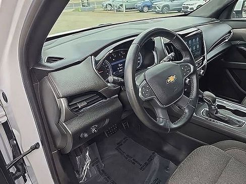 Used 2023 Chevrolet Traverse LT image 20