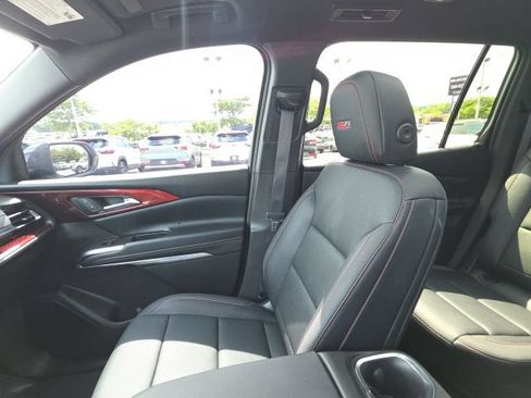 Used 2026 Chevrolet Traverse Z71 w/ LPO, Illumination Package AWD/4WD image 26