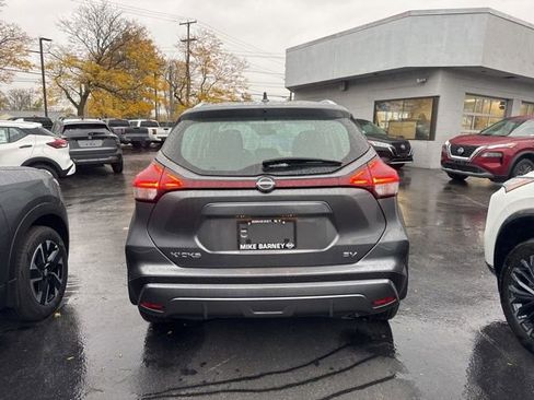 Used 2024 Nissan Kicks SV image 3