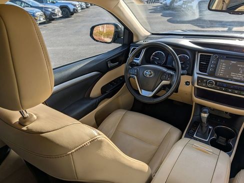 Used 2015 Toyota Highlander XLE image 9