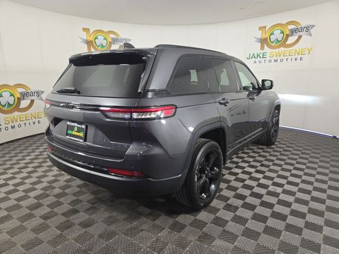 Used 2023 Jeep Grand Cherokee Altitude AWD/4WD image 9