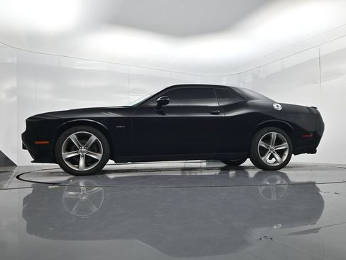 Used 2016 Dodge Challenger R/T RWD image 31