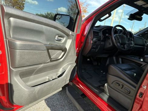 Used 2020 Nissan Titan PRO-4X w/ Pro-4x Convenience Package image 17