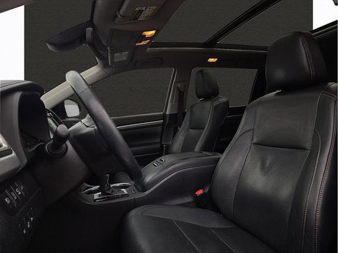 Used 2017 Toyota Highlander Limited Platinum AWD/4WD image 14