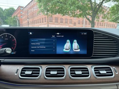 Certified 2025 Mercedes-Benz GLS 450 4MATIC image 37