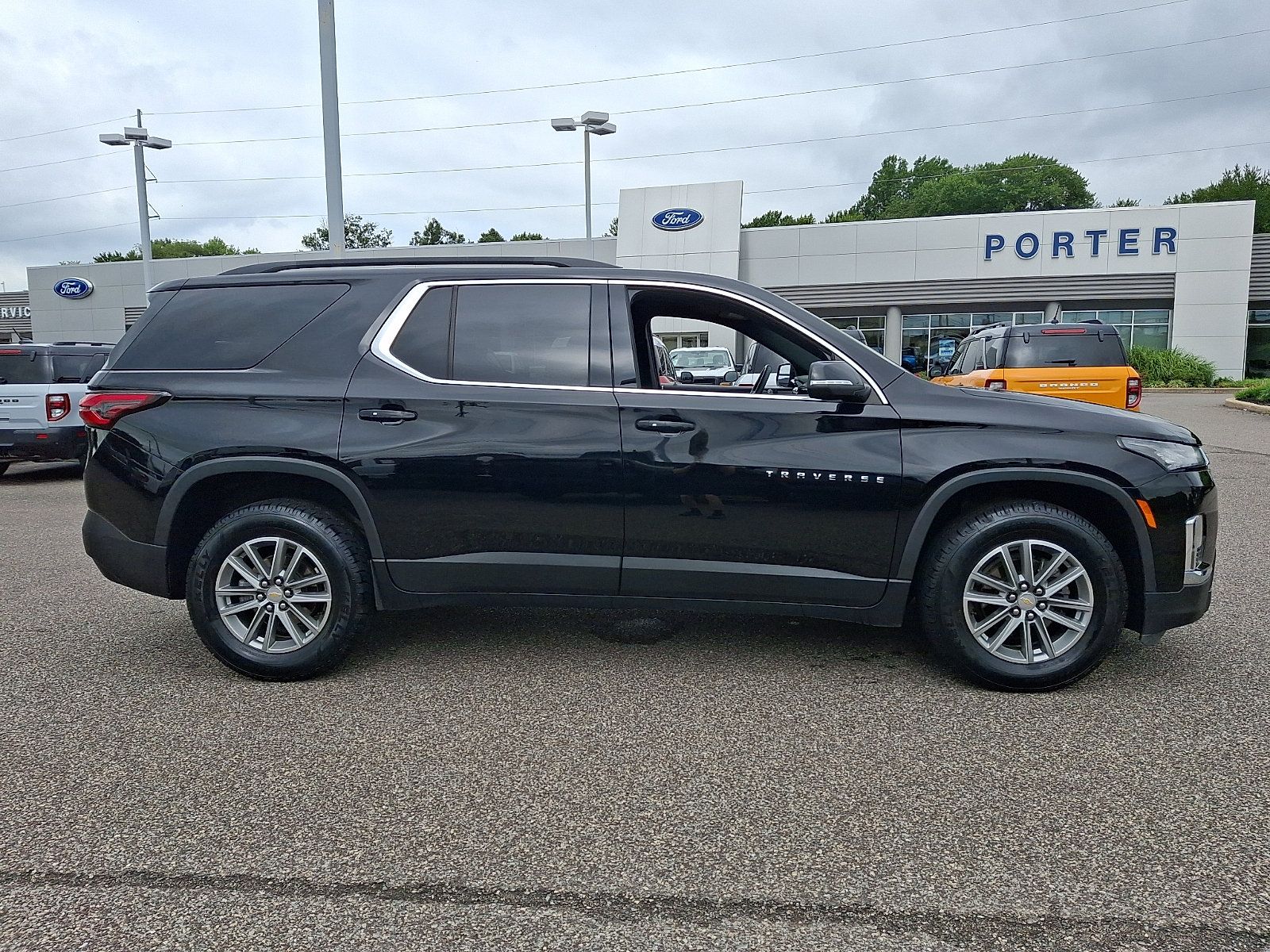 Used 2023 Chevrolet Traverse LT FWD image 12