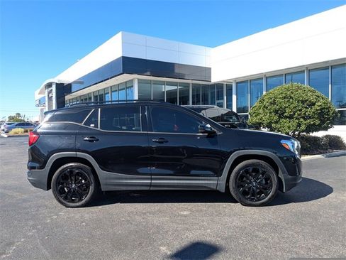 Used 2020 GMC Terrain SLE w/ Driver Convenience Package image 3