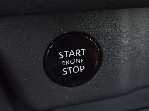 Certified 2025 Nissan Rogue SV FWD image 30