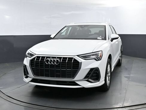 Used 2025 Audi Q3 2.0T Premium w/ Convenience Package AWD/4WD image 2