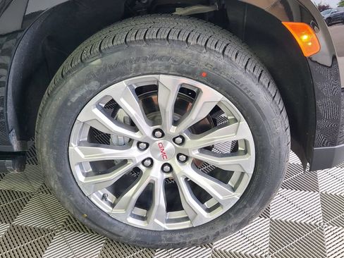 Used 2023 GMC Yukon XL Denali AWD/4WD image 9