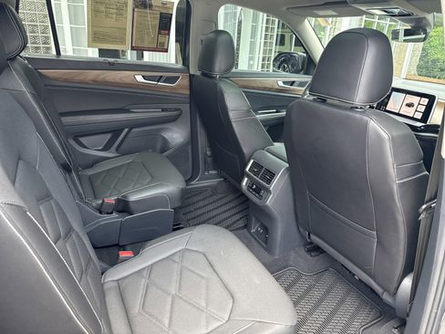 Used 2024 Volkswagen Atlas SE FWD image 32