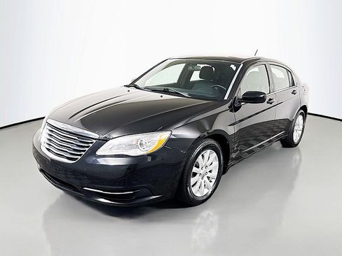 Used 2013 Chrysler 200 Touring FWD image 3