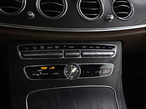 Used 2019 Mercedes-Benz E 300 4MATIC image 22