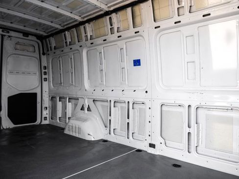 Used 2024 Mercedes-Benz Sprinter 2500 image 33