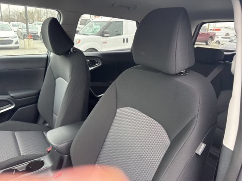 Used 2025 Kia Soul S FWD image 3