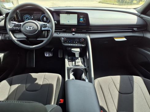 New 2025 Hyundai Elantra SEL image 6