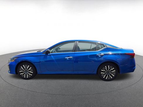 Used 2025 Nissan Altima 2.5 SV FWD image 4