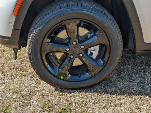 New 2025 Jeep Grand Cherokee L Limited w/ Luxury Tech Group II image 13