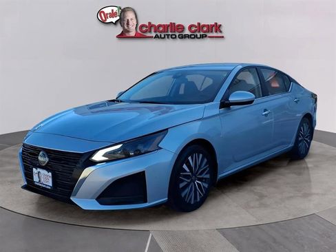 Used 2023 Nissan Altima 2.5 SV image 1