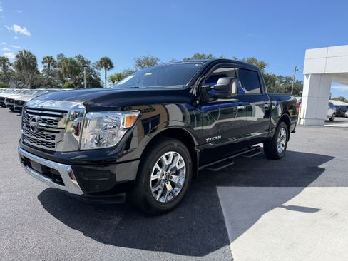 Used 2023 Nissan Titan SV w/ SV Convenience Package AWD/4WD image 7