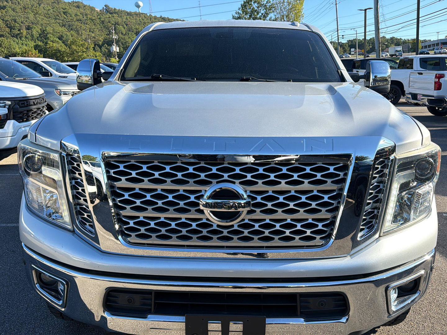 Used 2017 Nissan Titan SL AWD/4WD image 5