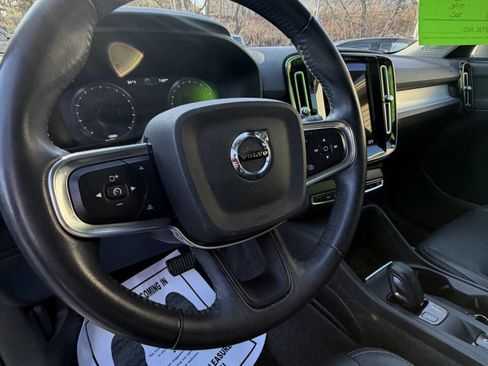 Used 2021 Volvo XC40 T5 Momentum w/ Premium Package AWD/4WD image 14