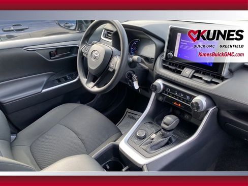 Used 2025 Toyota RAV4 LE image 39