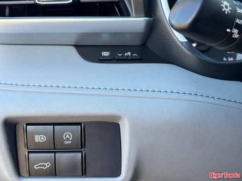 Certified 2024 Toyota Highlander XLE AWD/4WD image 34