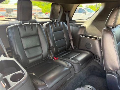 Used 2014 Ford Explorer XLT w/ Equipment Group 202A AWD/4WD image 14