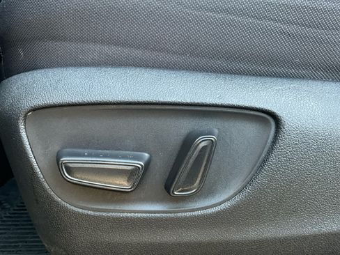 Used 2023 Toyota Highlander LE FWD image 18