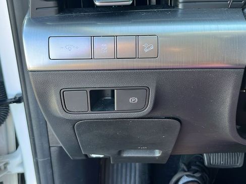 Used 2025 Hyundai Kona SEL image 14