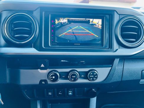 Used 2016 Toyota Tacoma SR5 RWD image 18