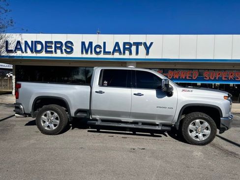Used 2022 Chevrolet Silverado 2500 LTZ w/ LTZ Premium Package image 3