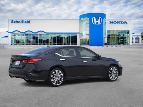 Used 2025 Nissan Altima 2.5 SL FWD image 3