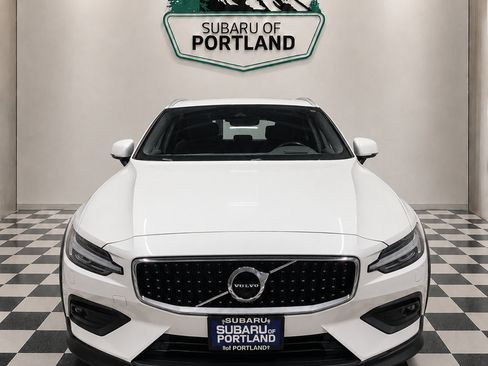 Used 2022 Volvo V60 T5 Cross Country w/ Advanced Package AWD/4WD image 2