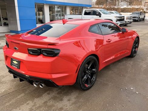 Used 2021 Chevrolet Camaro LT image 9
