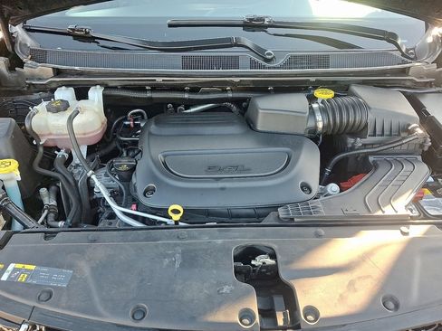 Used 2025 Chrysler Pacifica Select FWD image 31