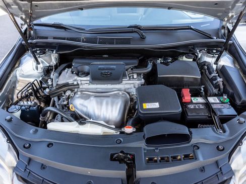 Used 2016 Toyota Camry SE image 37