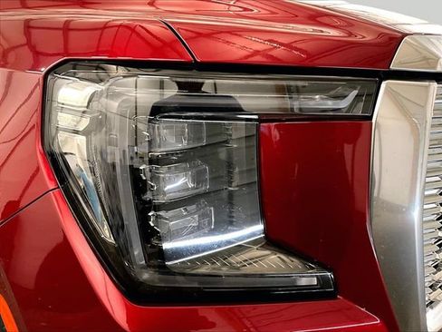 Used 2021 GMC Yukon XL Denali w/ Denali Premium Package AWD/4WD image 28