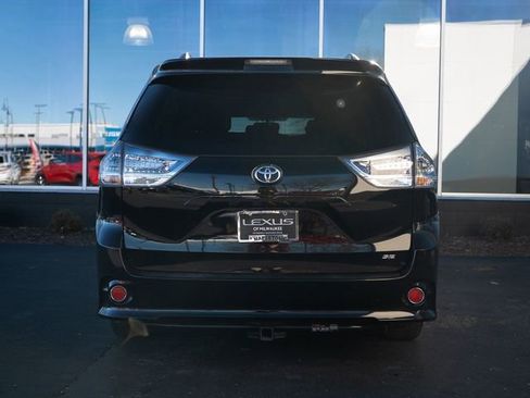 Used 2016 Toyota Sienna SE image 6